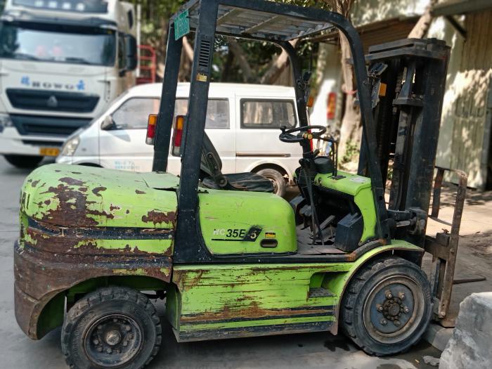 現(xiàn)代平衡重式叉車